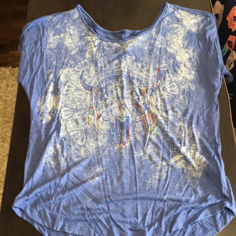 Tee shirt open shoulder